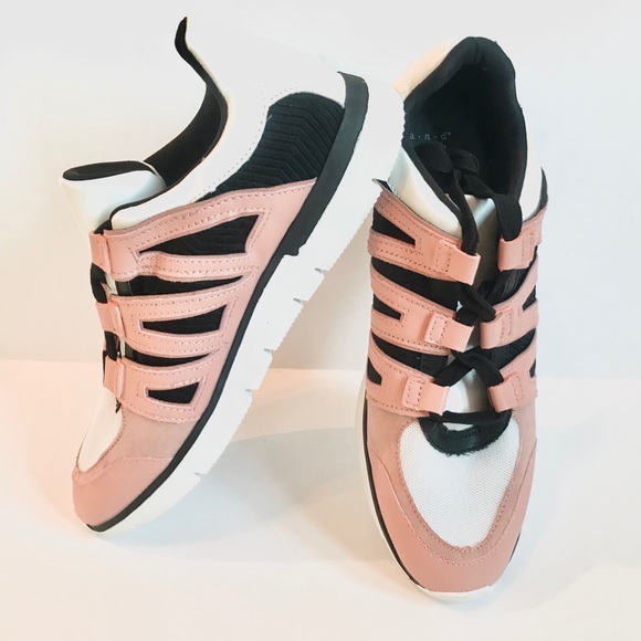 •NWOT• Women’s Blush Lace Up Sneakers! Size 10. - Picture 3 of 5